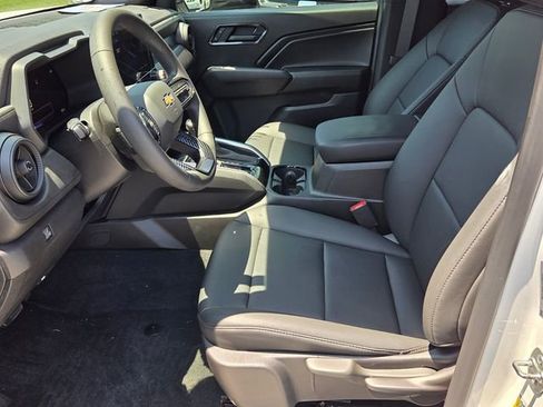 Used 2025 Chevrolet Colorado W/T w/ WT Custom Package RWD image 4
