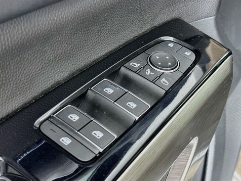 Used 2024 Nissan Pathfinder Platinum w/ Black Appearance Package AWD/4WD image 18