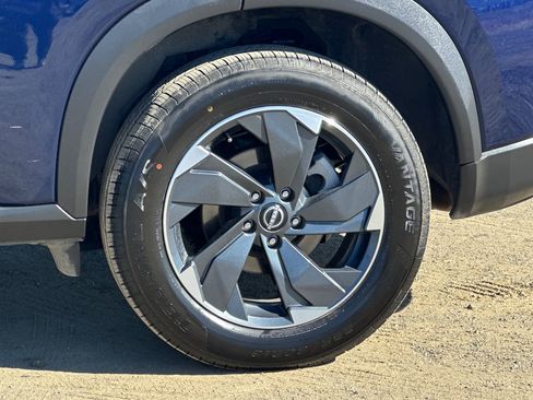 Used 2025 Nissan Rogue SV AWD/4WD image 26