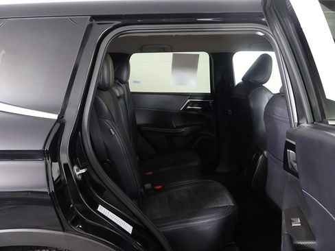 Used 2024 Mitsubishi Outlander SE image 29