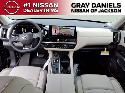 New 2026 Nissan Pathfinder SL FWD image 15