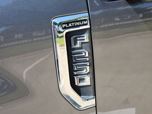 Used 2022 Ford F250 Platinum w/ FX4 Off-Road Package AWD/4WD image 42