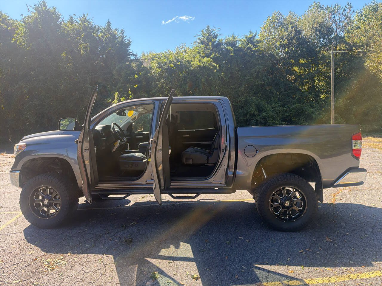 Used 2018 Toyota Tundra SR5 w/ SR5 Upgrade Package AWD/4WD image 21