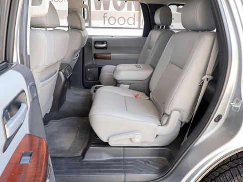 Used 2016 Toyota Sequoia Platinum RWD image 21