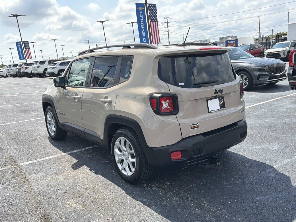 Used 2016 Jeep Renegade Latitude FWD image 5