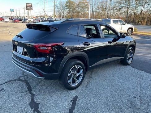 Used 2024 Chevrolet Trax LT w/ Driver Confidence Package image 21