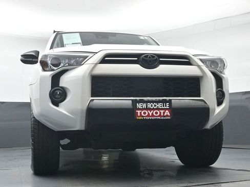 Certified 2021 Toyota 4Runner Venture w/ Moonroof Package AWD/4WD image 37