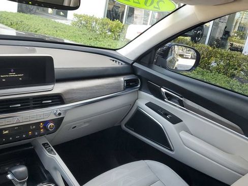 Certified 2022 Kia Telluride SX w/ SX Prestige Package AWD/4WD image 14