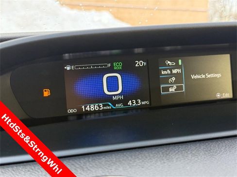 Used 2022 Toyota Prius XLE image 22