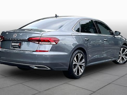 Used 2022 Volkswagen Passat 2.0T SE FWD image 12