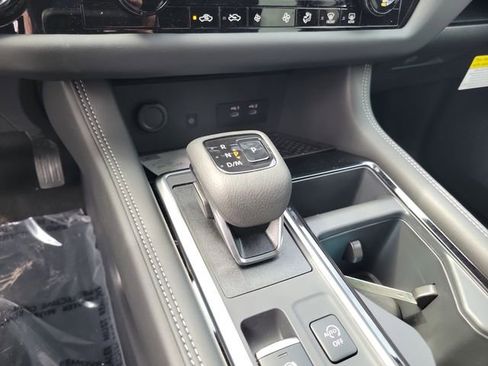 New 2026 Nissan Pathfinder Platinum FWD image 19