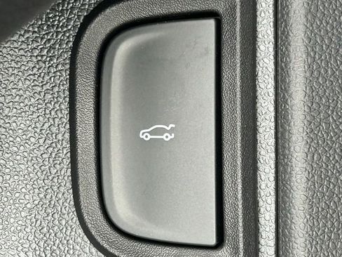 New 2026 Chevrolet Equinox LT w/ Convenience Package II FWD image 32