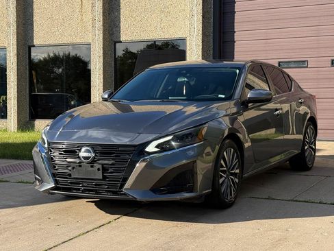 Used 2021 Nissan Altima 2.5 SR FWD image 3