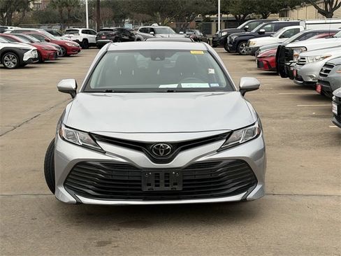 Used 2020 Toyota Camry LE image 2
