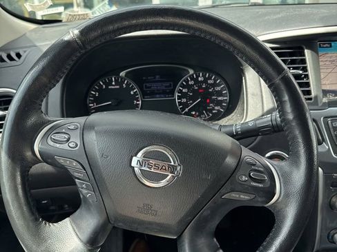 Used 2019 Nissan Pathfinder SL AWD/4WD image 9