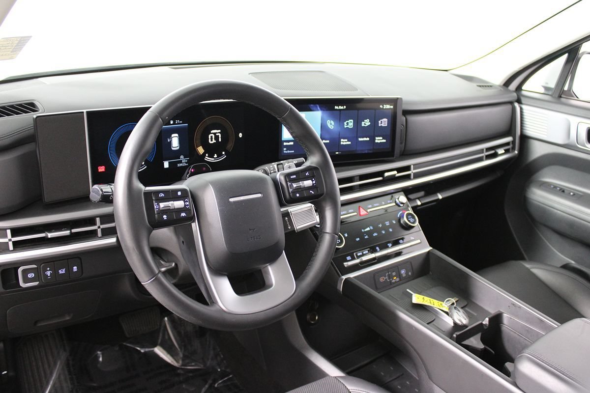 Used 2026 Hyundai Santa Fe SEL FWD image 5