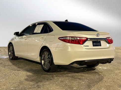 Used 2015 Toyota Camry SE image 5
