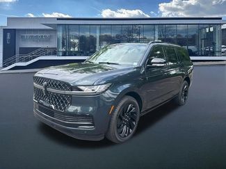 New 2026 Lincoln Navigator Reserve w/ Jet Appearance Package AWD/4WD video 3