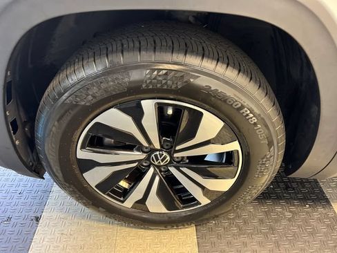 Certified 2024 Volkswagen Atlas Cross Sport SE FWD image 8