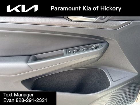 Used 2022 Volkswagen GTI SE FWD image 17