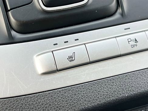 Used 2024 Kia Carnival LX FWD image 19