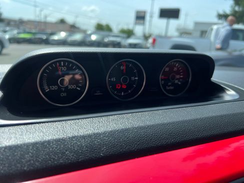Used 2015 Volkswagen Beetle TDI FWD image 29
