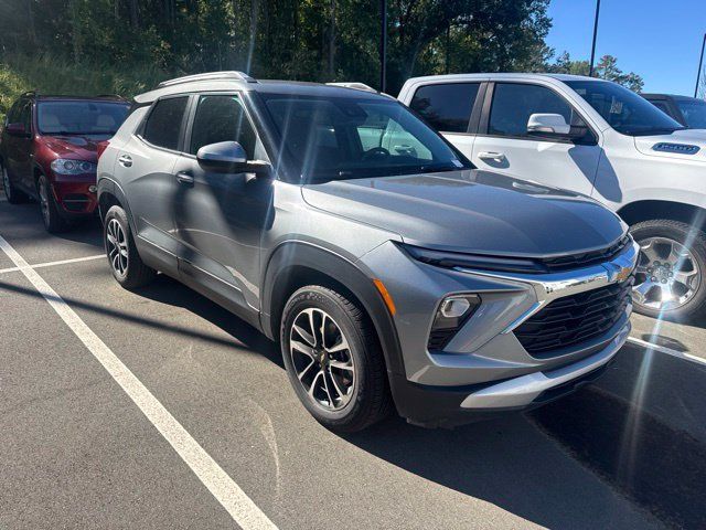 Used 2025 Chevrolet TrailBlazer LT FWD image 3