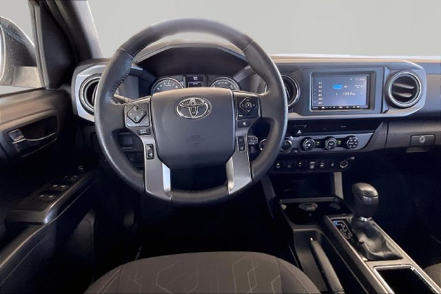 Used 2019 Toyota Tacoma TRD Off-Road w/ Technology Package AWD/4WD image 8