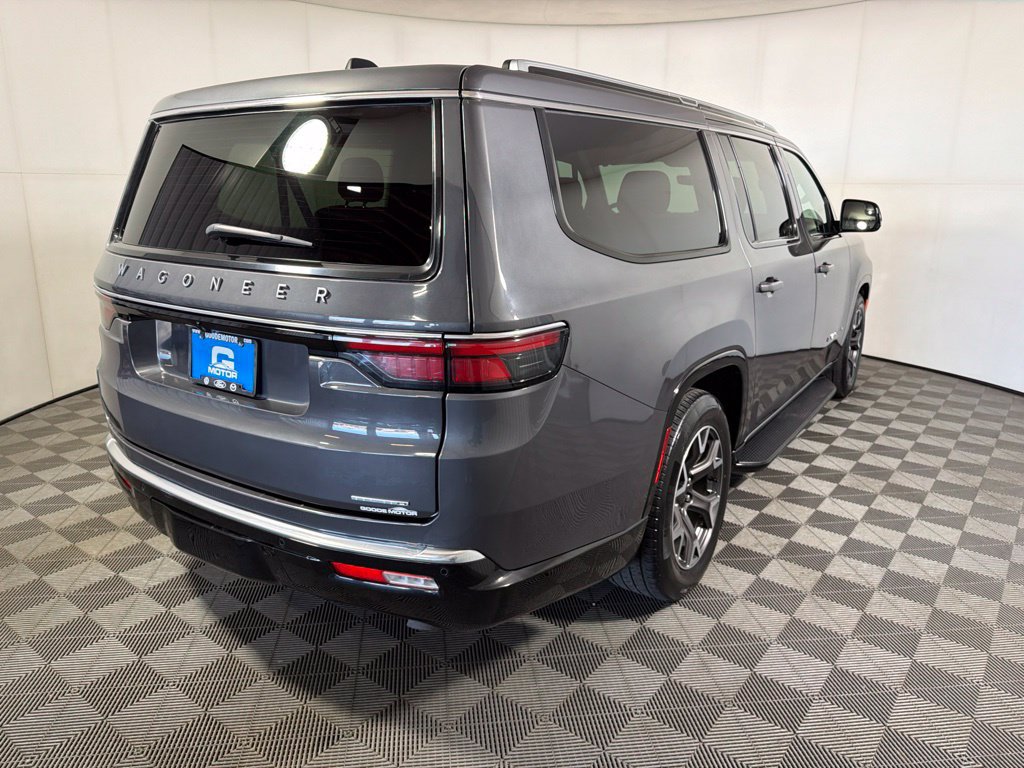 Used 2024 Jeep Wagoneer L Series III w/ Flexible Seating Group AWD/4WD image 7