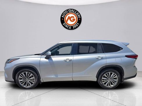 Used 2021 Toyota Highlander Platinum AWD/4WD image 4