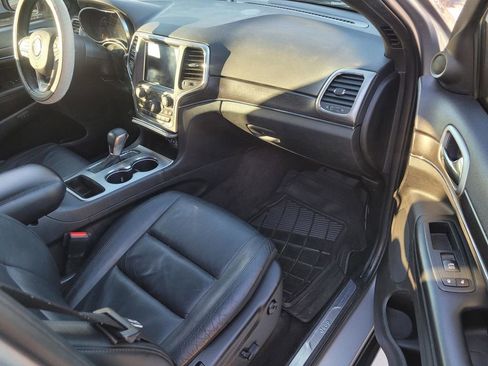 Used 2018 Jeep Grand Cherokee Limited image 24