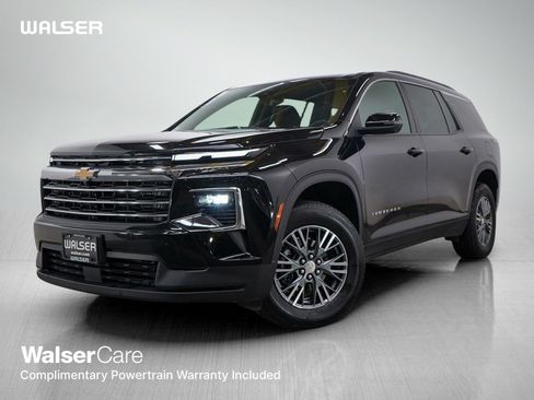 Used 2024 Chevrolet Traverse LT w/ Trailering Package AWD/4WD image 1