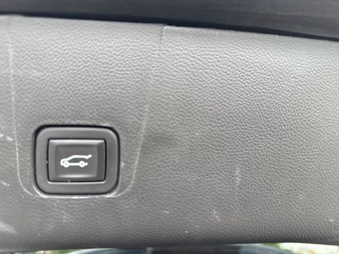 Used 2023 Chevrolet Traverse LT AWD/4WD image 42