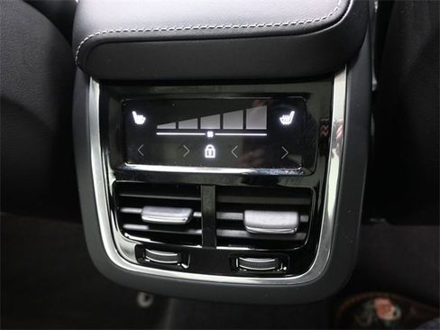 Used 2019 Volvo XC60 T5 Inscription w/ Protection Package Premier image 33