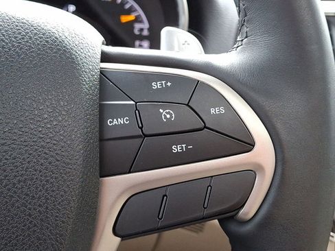 Used 2017 Jeep Grand Cherokee Limited image 19