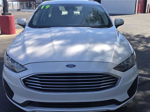 Used 2019 Ford Fusion SE FWD image 2