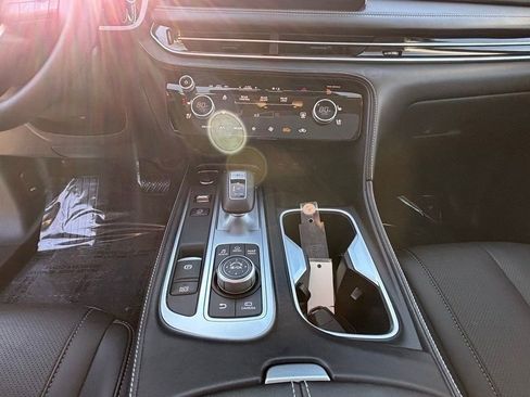 Used 2023 INFINITI QX60 Luxe w/ Performance Audio Package image 16