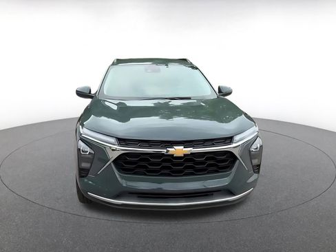 Used 2025 Chevrolet Trax LT FWD image 4
