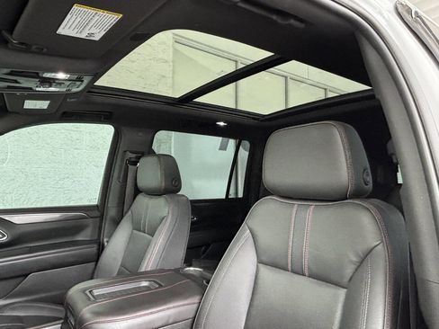 Used 2022 Chevrolet Suburban RST w/ Luxury Package AWD/4WD image 19