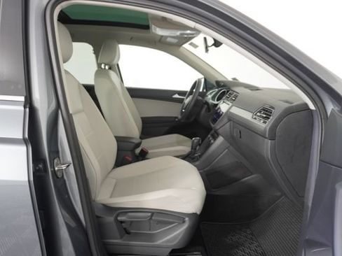 Used 2020 Volkswagen Tiguan SE w/ Panoramic Sunroof Package FWD image 40