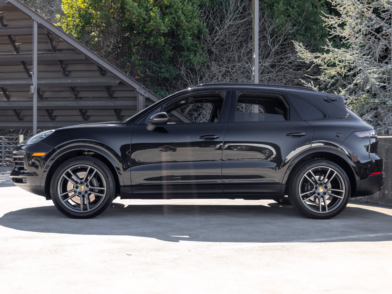Used 2023 Porsche Cayenne S Platinum AWD/4WD image 2
