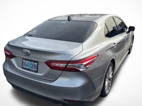 Used 2020 Toyota Camry XLE w/ Navigation Package image 10