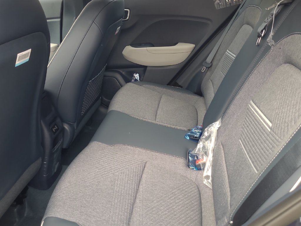 Used 2025 Hyundai Venue Limited FWD image 7