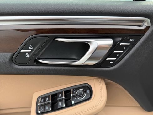 Used 2023 Porsche Macan S image 25