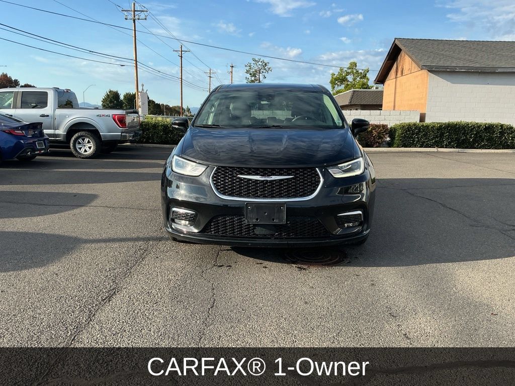 Used 2024 Chrysler Pacifica Touring-L FWD image 2