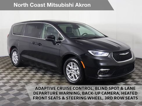 Used 2023 Chrysler Pacifica Touring-L FWD image 1