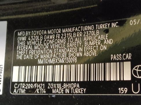 Used 2021 Toyota C-HR LE image 33