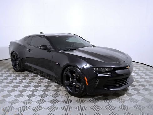 Used 2018 Chevrolet Camaro LT RWD image 6