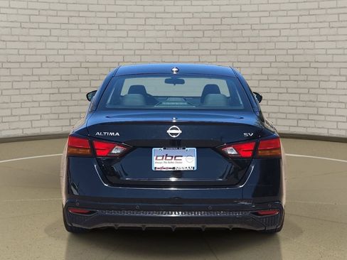 Used 2024 Nissan Altima 2.5 SV FWD image 6