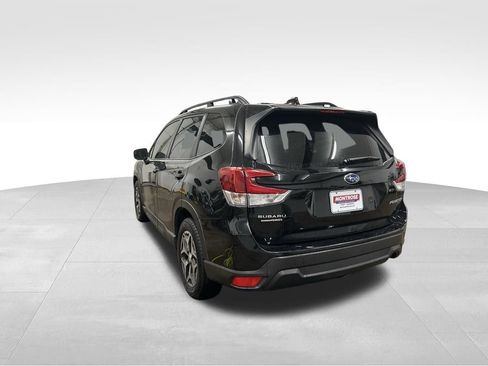 Used 2023 Subaru Forester Premium AWD/4WD image 3